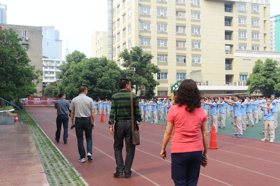 观看大课间.jpg