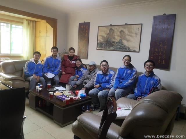 校友:钱仁华 小组成员:陈家嵘 陈然 何清源 张木梓 李敏衍 冉耀宇(带队老师:唐宇).jpg